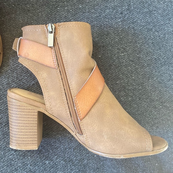 Peep-toe Ankle Boots - Picture 3 of 6